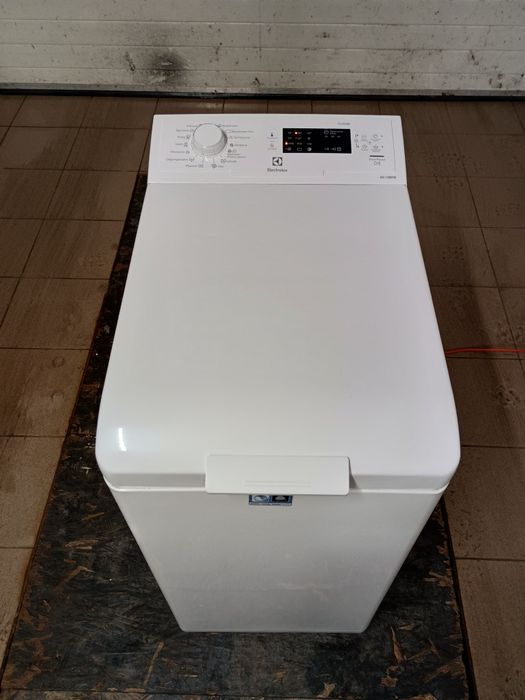 Pralka Elektrolux ELW11262ILW Górnego ładowania 6kg. 1200 obrotów