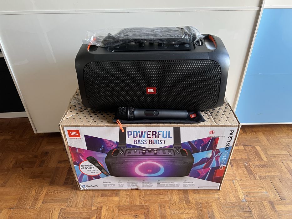 Vendo coluna JBL On-The-Go com microfone e caixa