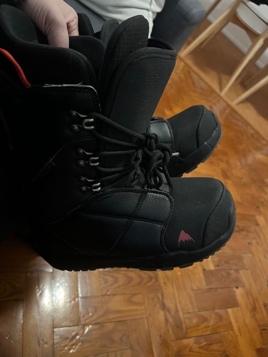 Botas da neve usadas