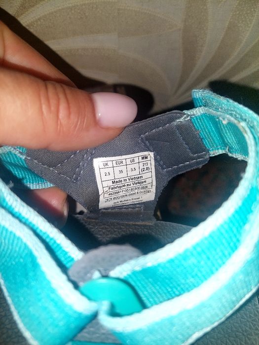 Продам дитячі босоніжки ,Jack Wolfskin. 35 розмір устілка 22.2 ст