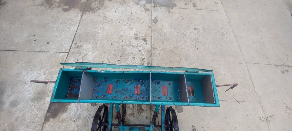 Сівалка для кукурудзи до мотоблока