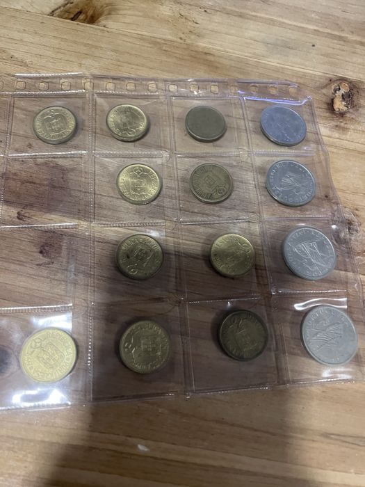 Conjunto moedas de colecionador antigas