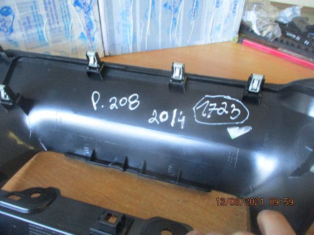 Moldura da consola central / rádio / aro PEUGEOT 208