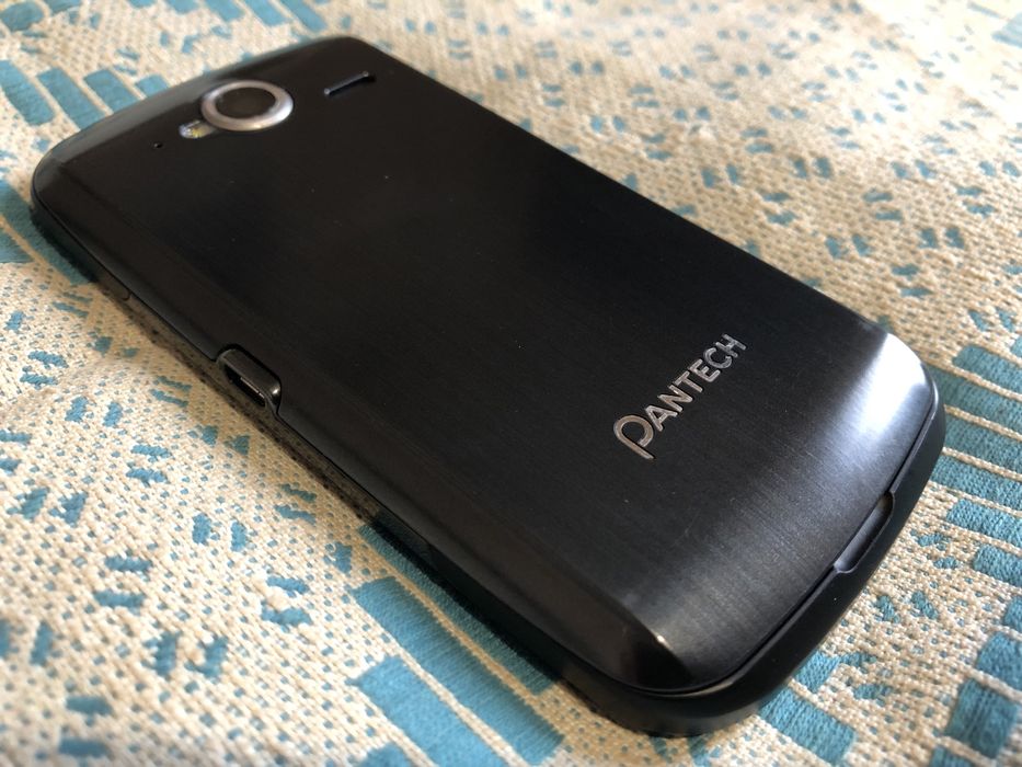 Кореєць Pantech P9070. Дуже гарний стан.