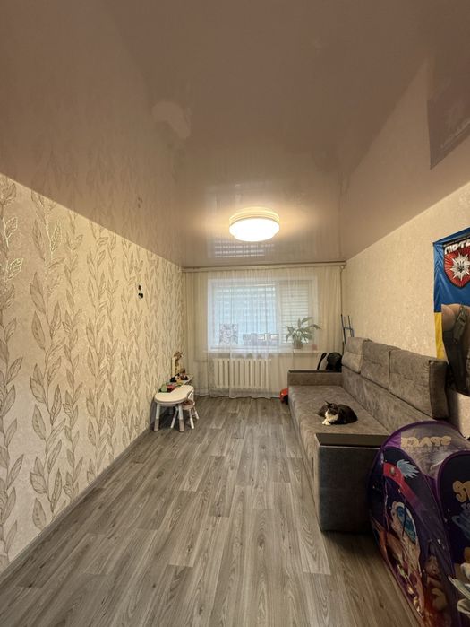 Продается 2 комнатная с отличным ремонтом.