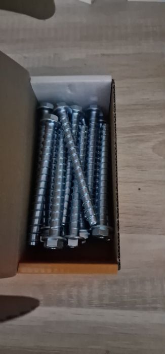 Śruby do betonu 80/120 mm.