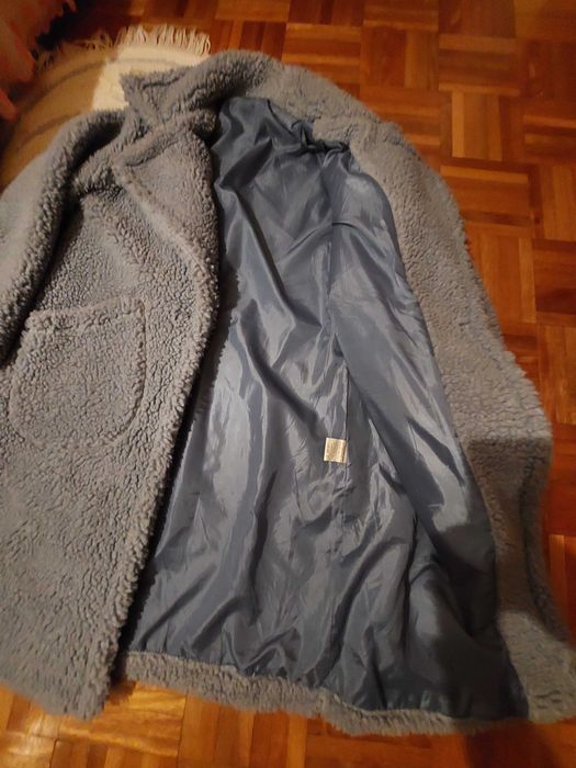 Sobretudo teddy azul claro