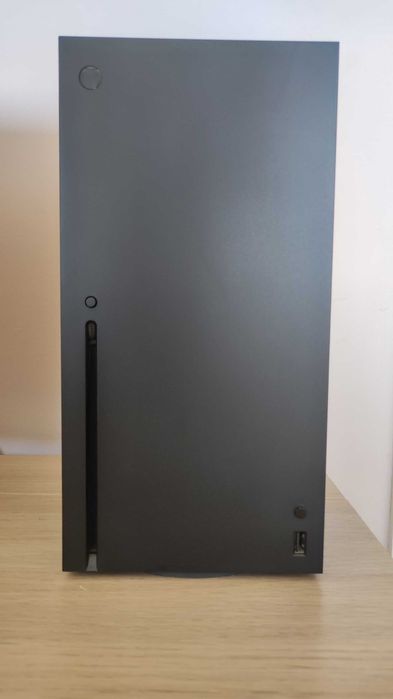 KIT Xbox Series X 1TB (Consola + 2 Comandos + Base Carregador + Acessórios)