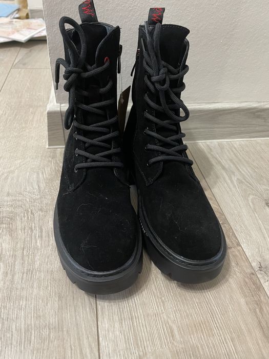 Ботинки замш чорного кольору 38 р