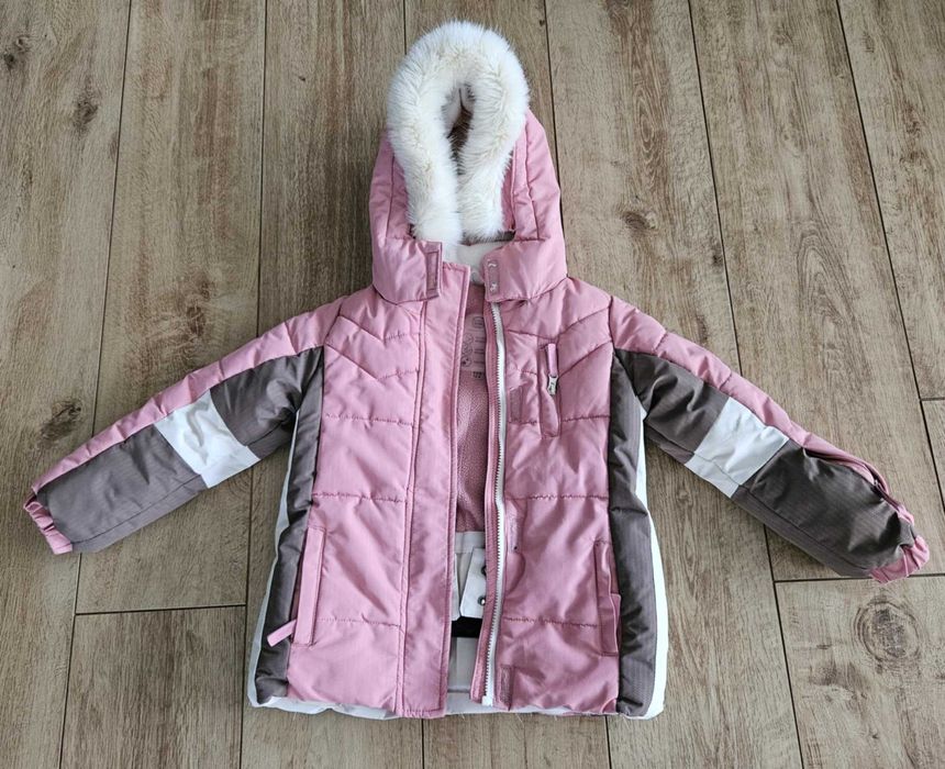 Kurtka zimowa z kapturem dla dziewczynki rozm. 122
