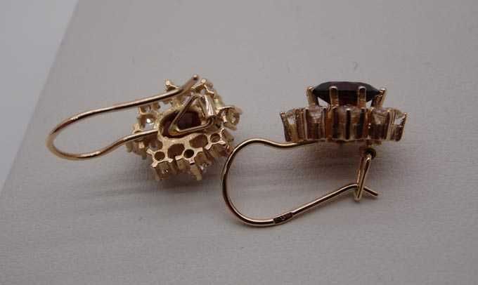 Złote wiszące kolczyki granaty i cyrkonie owalne markizy.