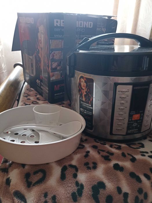 Мультиварка Redmond