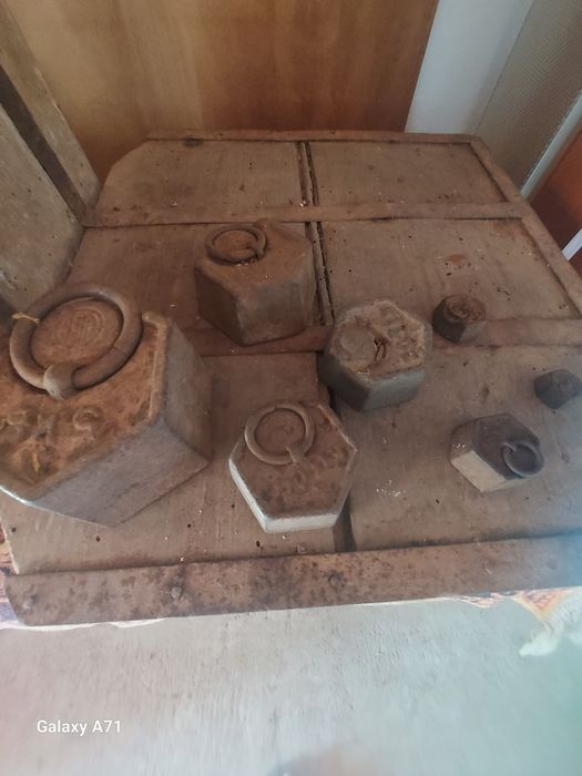 Balança antiga con pesos