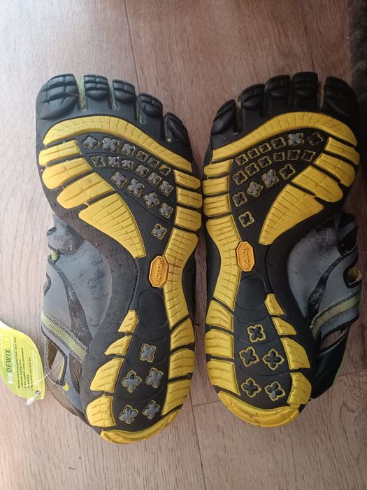 buty Vibram FiveFingers Trek Sport.