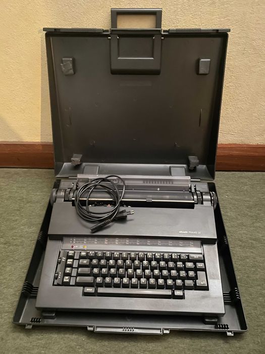 Máquina de Escrever Elétrica Olivetti Praxis 35 – Vintage Funcional