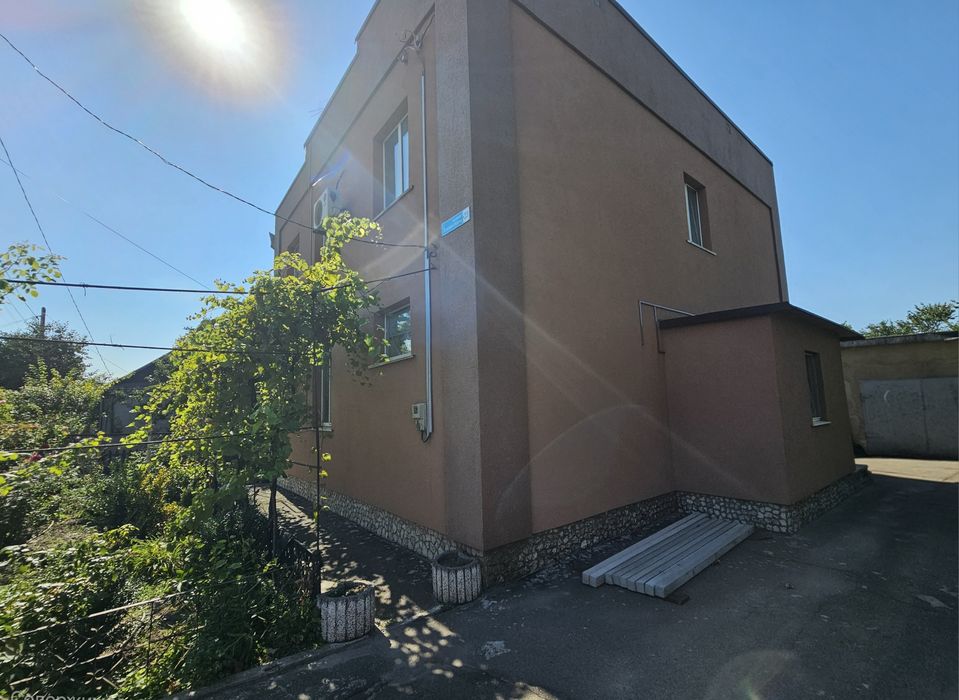 Продаж 2-х будинків по  вул.Локомотивна/120м2/ меблі техніка