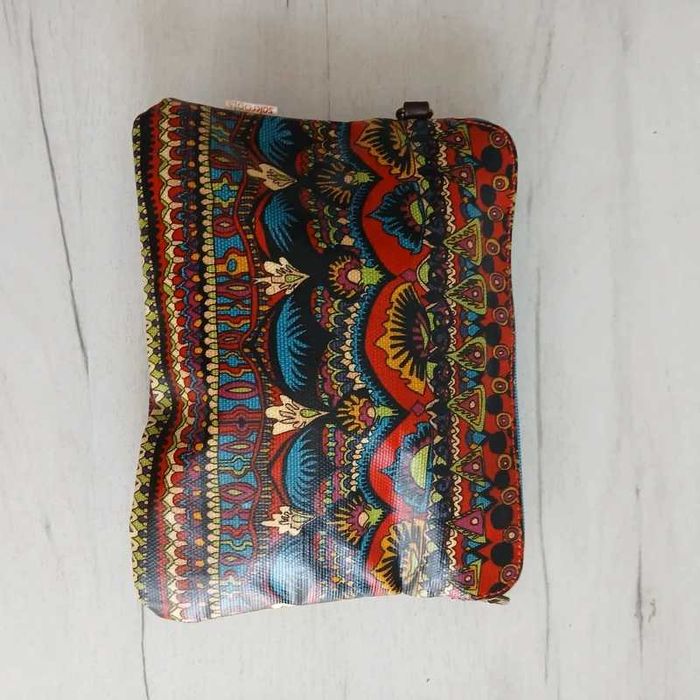Oryginalna kosmetyczka / etui Sakroots – kolorowy print boho