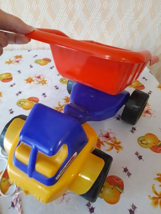 Машинка дитяча .
