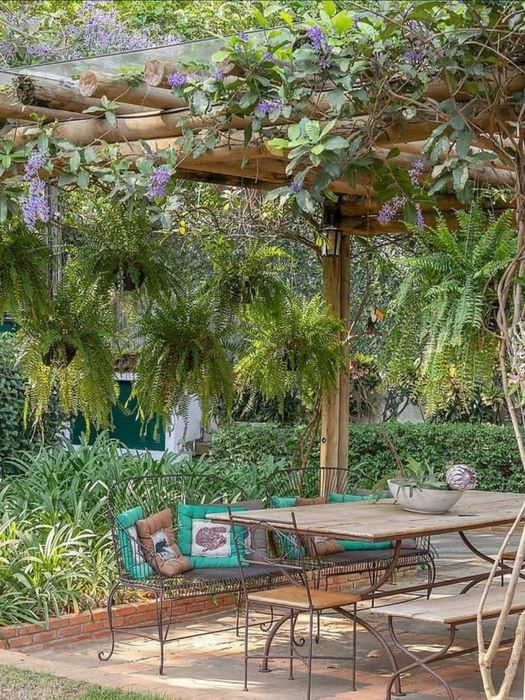 Faço trabalho de jardinagem,limpeza/manutenção de jardins,terraços,...