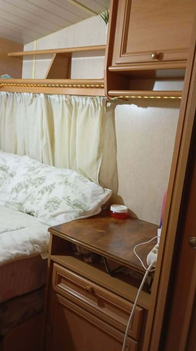 Caravana c estrutura exterior