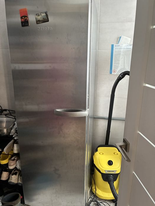 Морозильна камера Miele