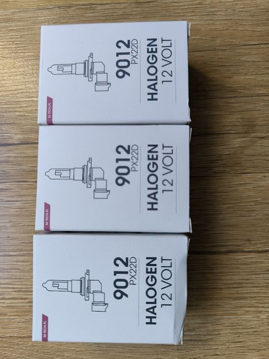 Zestaw trzech żarówek halogenowych M-Tech HIR2-9012 PX22D