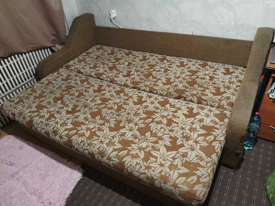 Диван Єврокнижка з подушками