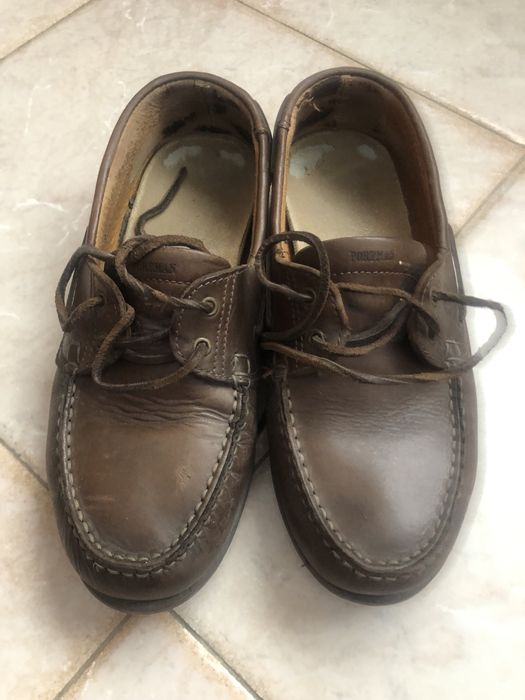 Sapatos de vela castanhos