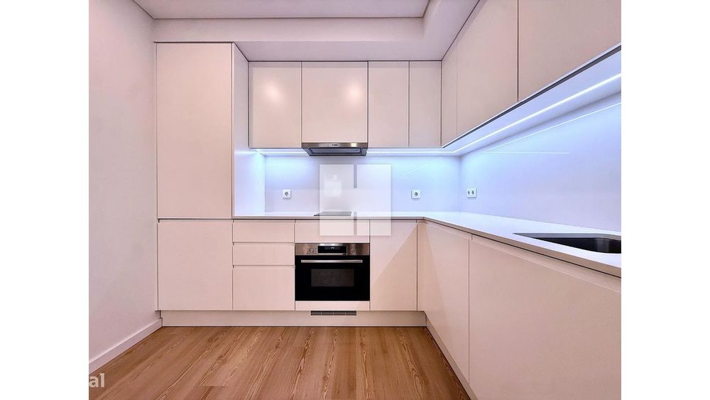 Apartamento T1K Novo em Zona Nobre — Buarcos, Coimbra