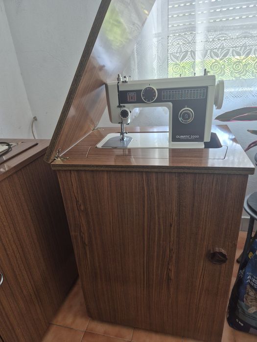 Máquina de costura Olimatic 3000 superautomática