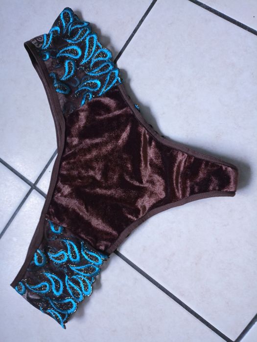 Majtki stringi damskie