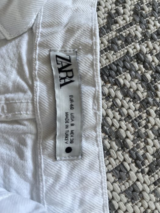 жіночі корткі білі шортики ZARA