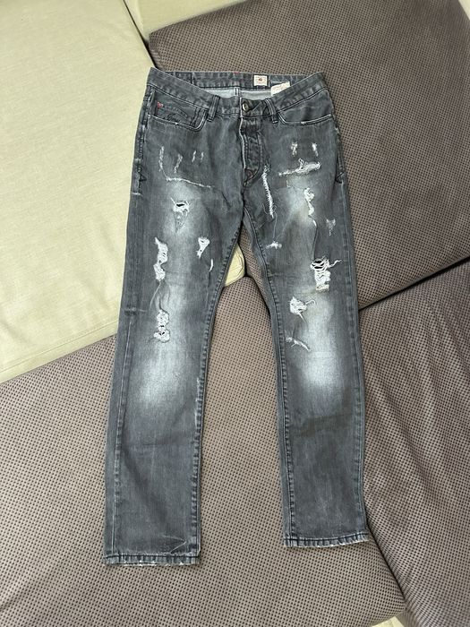 Джинсы slim fit.