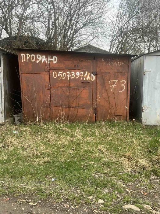 Продам або здам в оренду металевий гараж в районі вулиці  Леонтовича .