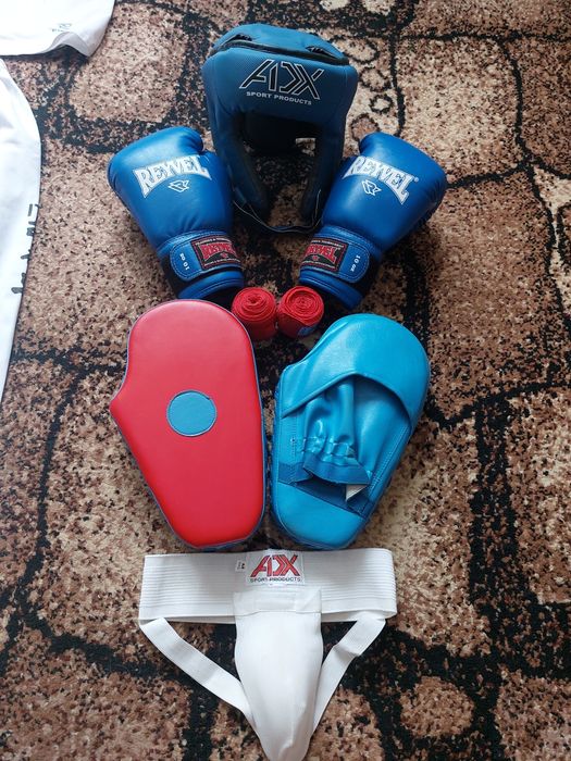 Продам  захисне спорядження для Тхеквондо