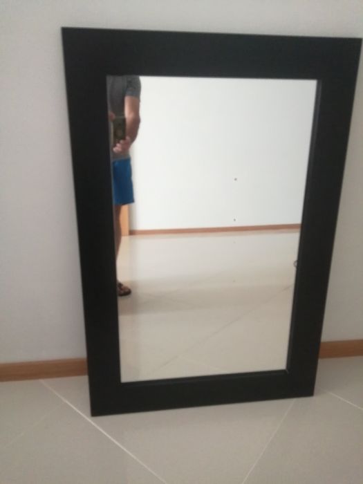 Espelho com moldura em wengué