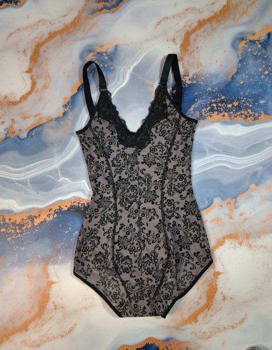 Боди корсетное с кружевом женское Victoria's Secret нижнее белье