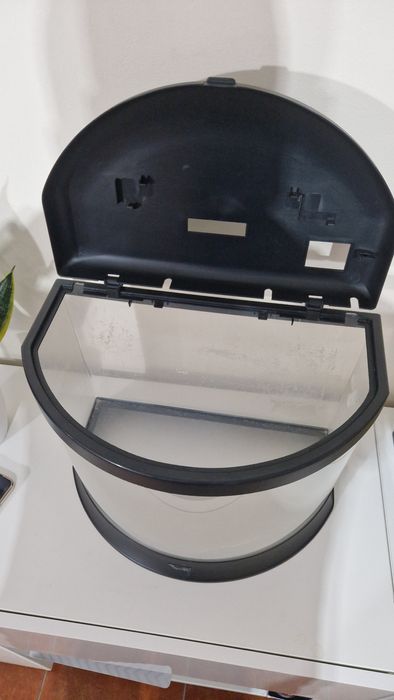 Aquário peixes com tampa.