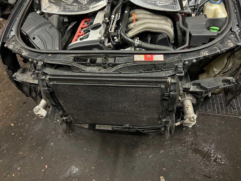 AUDI A4 B6 Pas przedni wzmocnienie KOMPLET KLIMA 2.0 B / ALT /manual