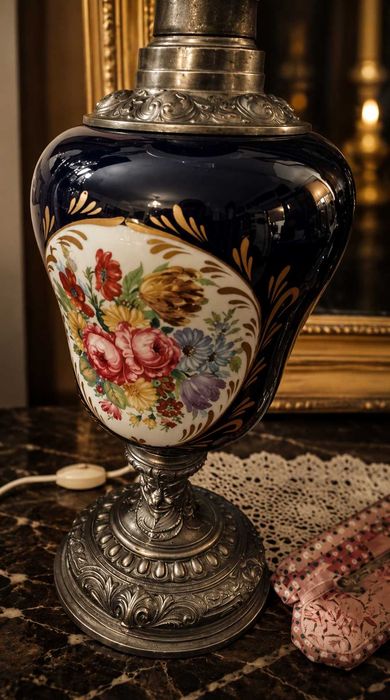 Candeeiro Antigo Decorativo em Porcelana Azul e Metal Trabalhado - anos 50