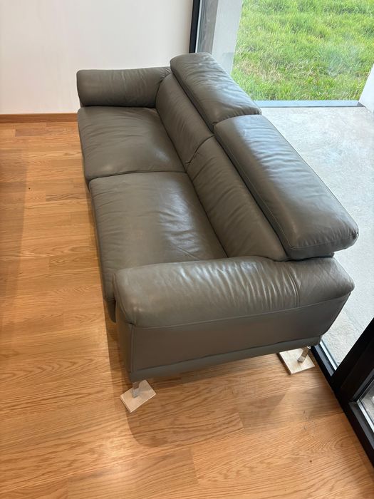 Conjunto de dois sofás de cabedal