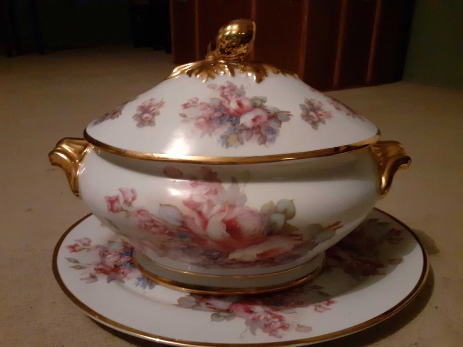 Terrina em porcelana