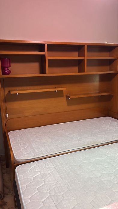 Duas Camas de Solteiro em Madeira com Estante estudio