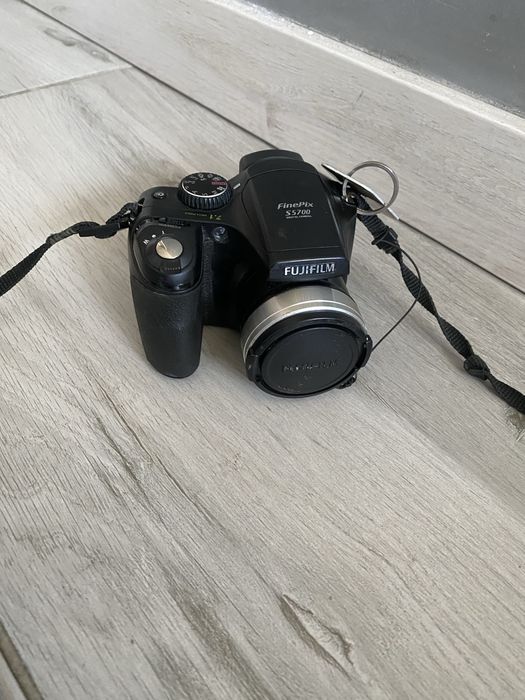 FUJIFILM FinePix S5700