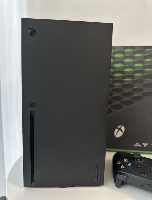 Xbox 1Tb и два геймпада