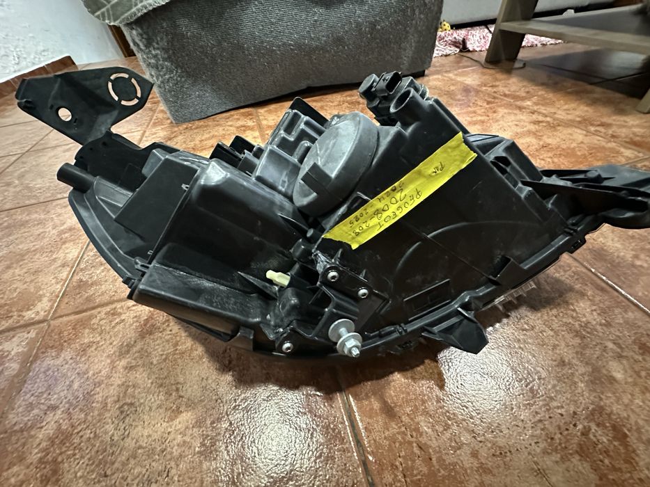 Farol esquerdo peugeot 208/2008 modelos 2021 ate atualidade