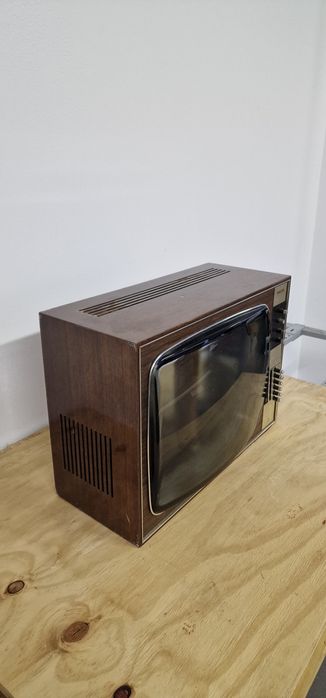 Televisão antiga Philips (estrutura)