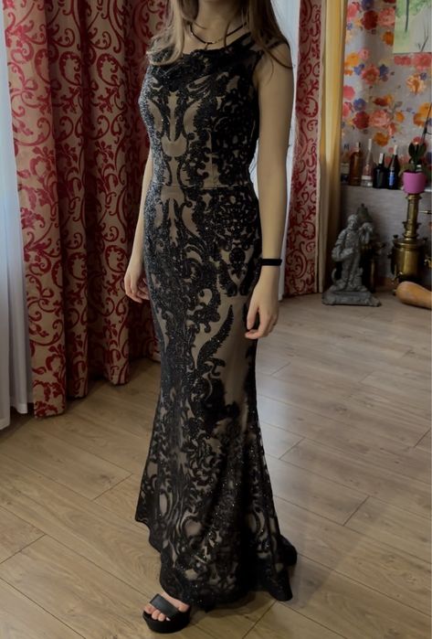 Платье !!! Было одето один раз на мероприятие!!!