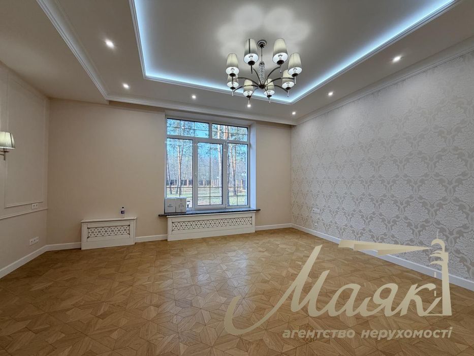Продаж будинку площею 418,6 м² з виходом до води на ділянці 50 соток у КМ Dream Village, с. Лебедівка