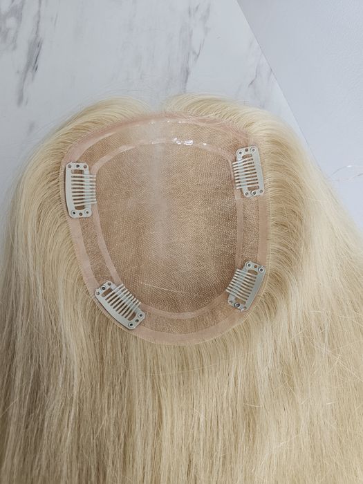 Tupet topper mono baza Agnes jasny blond 45 cm Włosy naturalne, zmiana przedziałka